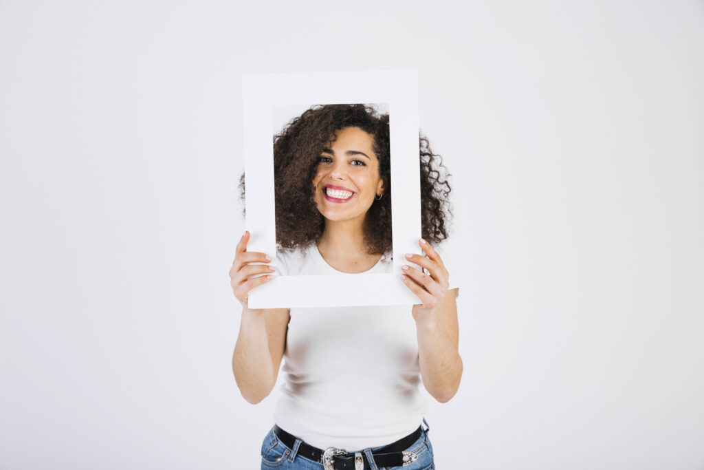 Mujer con reucadro cara